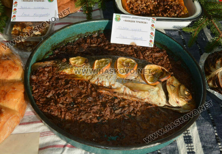 Близо 200 ястия представиха на Коледната трапеза в Димитровград