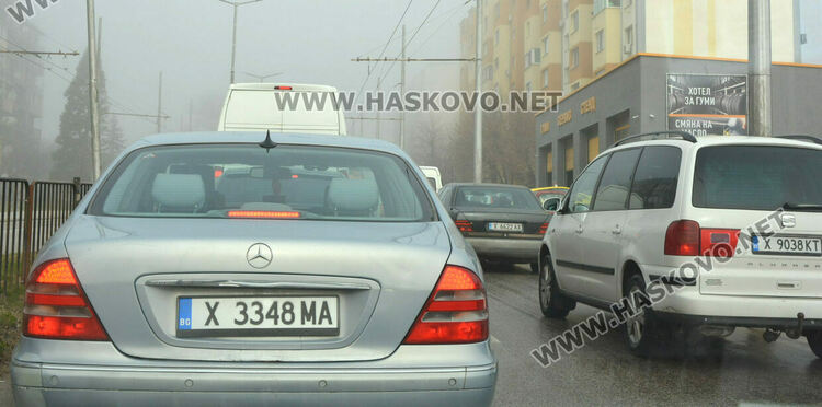Предпразнични задръствания от коли в Хасково