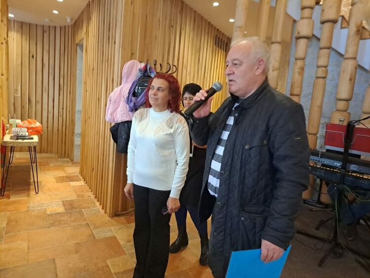 Коледен празник с усмивки и подаръци за децата от Съюза на инвалидите