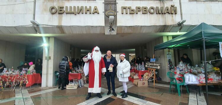  Проведе се Благотворителния Коледен базар 