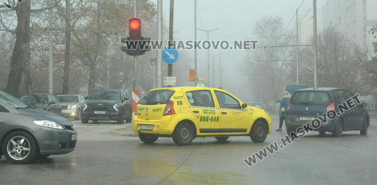 Предпразнични задръствания от коли в Хасково