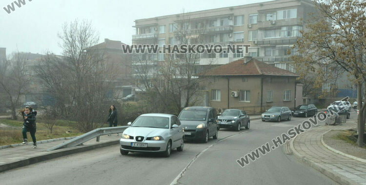 Предпразнични задръствания от коли в Хасково