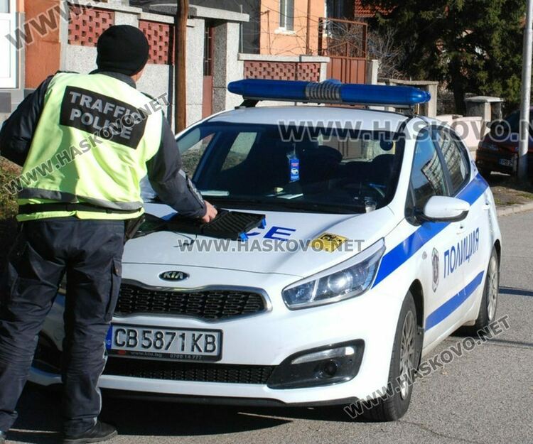 Задържаха водач на три вида дрога