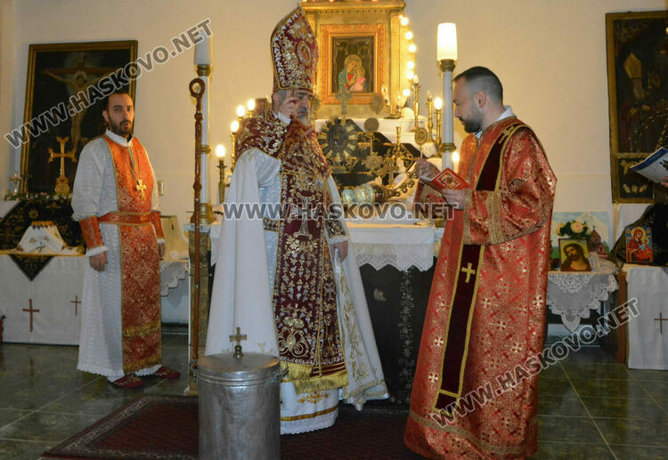 Курбан и литургия за храмовия празник на арменската църква в Хасково