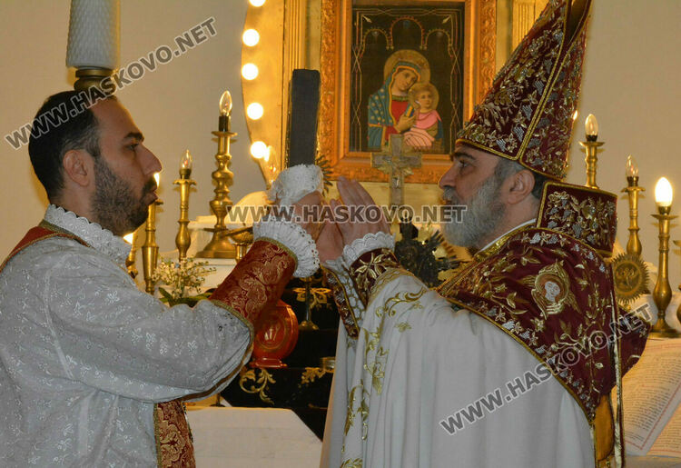 Курбан и литургия за храмовия празник на арменската църква в Хасково