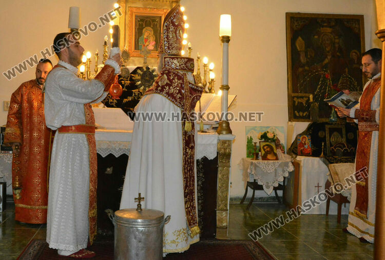 Курбан и литургия за храмовия празник на арменската църква в Хасково