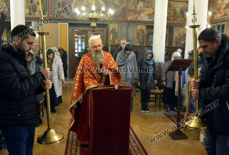 Рождевственска света литургия в църквата „Св. Архангели Михаил и Гавраил“ в Хасково