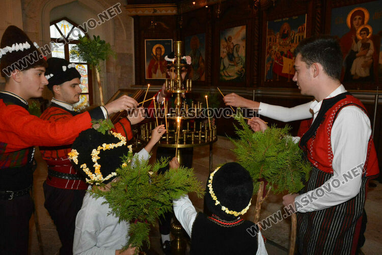 Коледари от Узунджово наричаха за здраве 