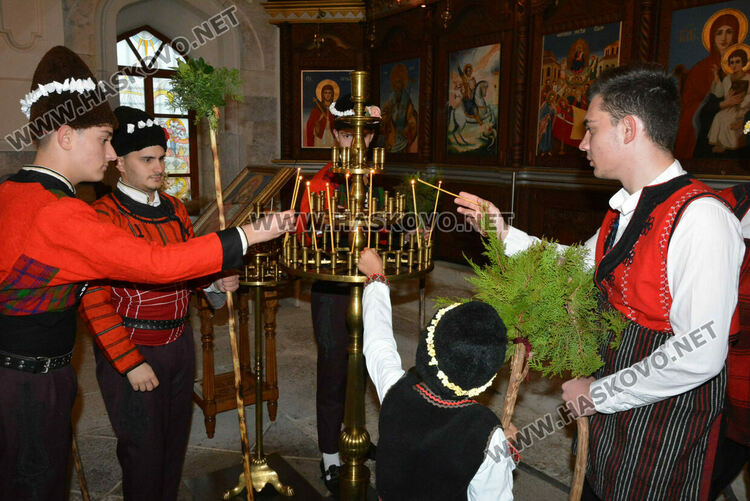 Коледари от Узунджово наричаха за здраве