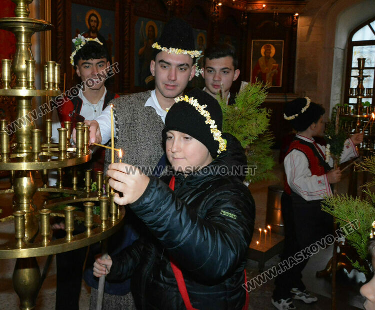 Коледари от Узунджово наричаха за здраве