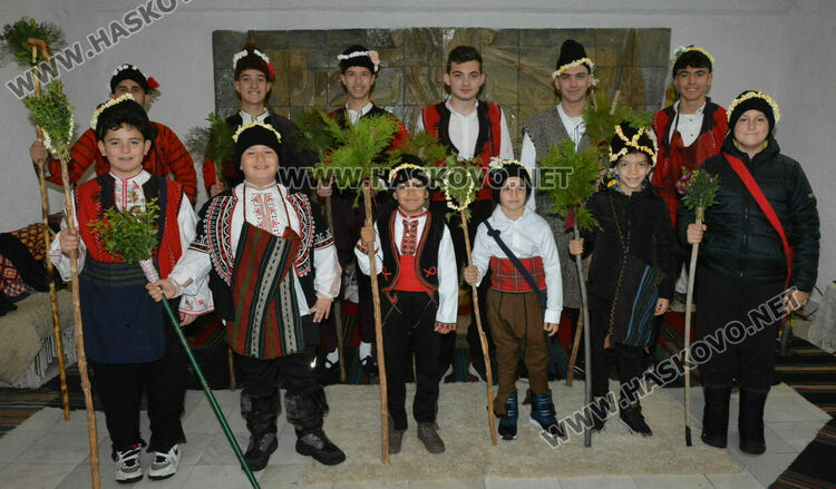 Коледари от Узунджово наричаха за здраве