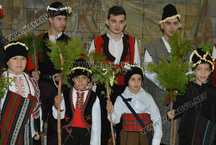 Коледари от Узунджово наричаха за здраве