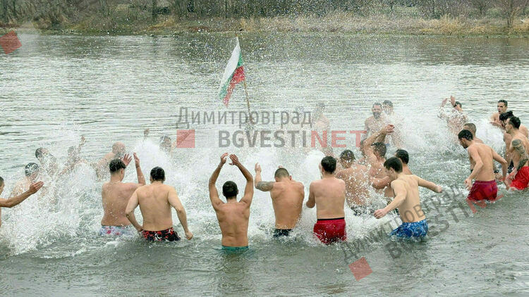 Търсят смелчаци да вадят кръста от Марица за Богоявление