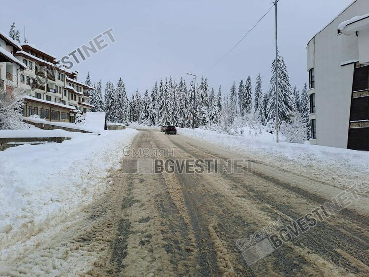 Ново 20 см снежна покривка в Смолянско, затворени са проходите „Превала“ и „Рожен“ за тежкотоварни автомобили