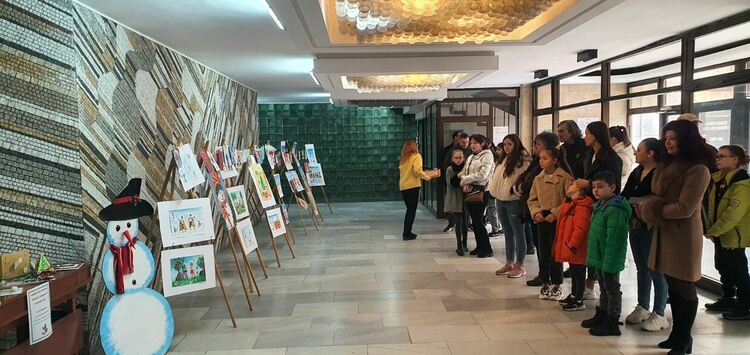 Коледен конкурс с кауза събра 840 лв. за малкия Ради