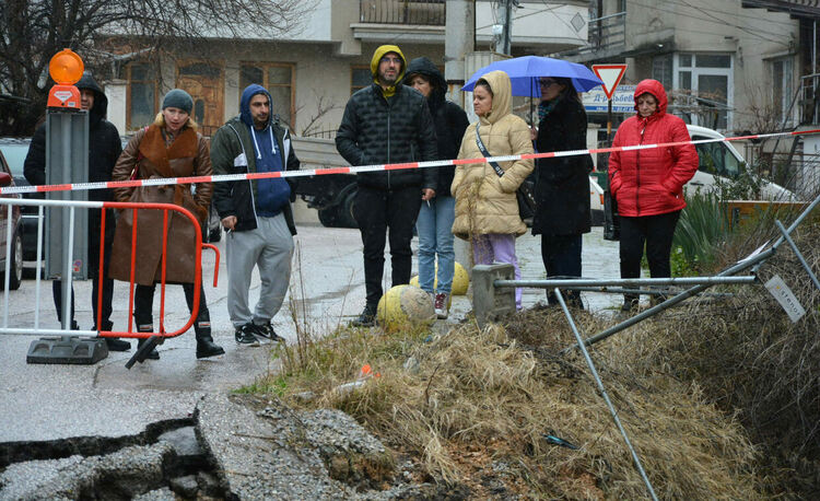 ДНСК провериха пропадналата улица в кв. „Бадема“ в Хасково