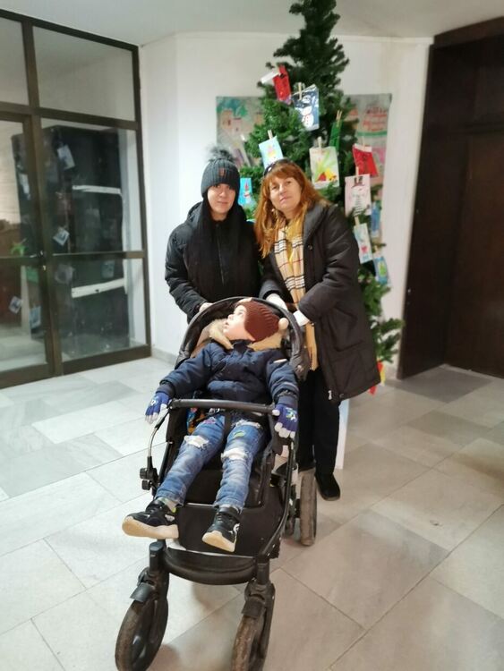 Коледен конкурс с кауза събра 840 лв. за малкия Ради