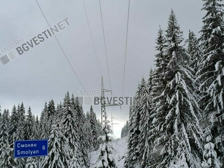 Семейство с две деца се оказа в снежен капан, Богутево и Студенец са още без ток 