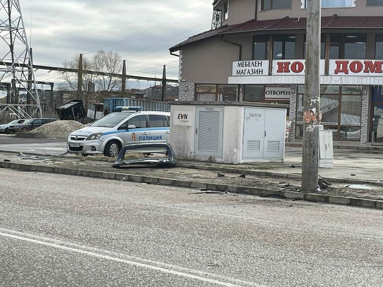 Двама души са с опасност за живота след катастрофа в Хасково