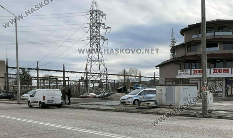 Двама души са с опасност за живота след катастрофа в Хасково