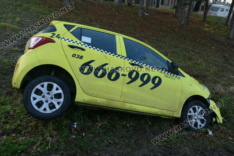 Такси катастрофира в района на Кенана, шофьорът е в болница 