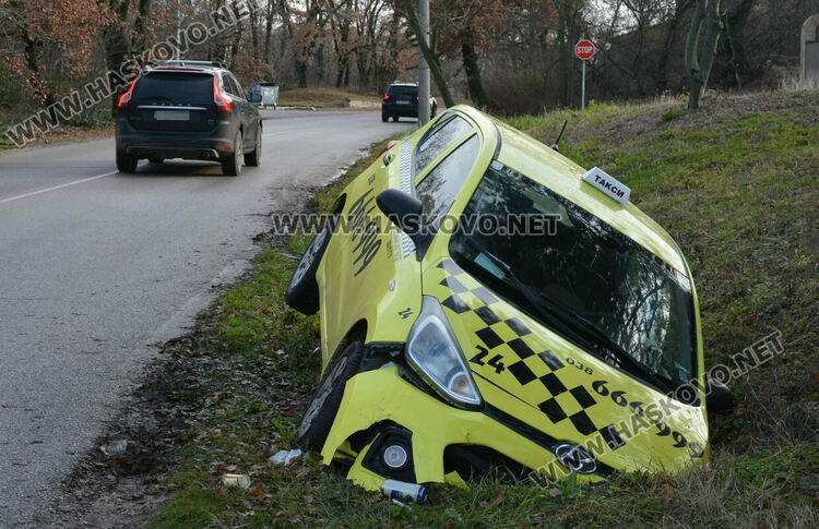 Такси катастрофира в района на Кенана, шофьорът е в болница 