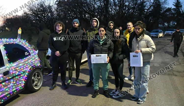 Десетки автомобили се включиха в благотворителното шествие в помощ на Станимир