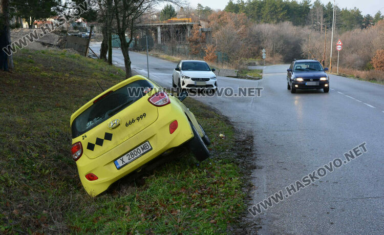 Такси катастрофира в района на Кенана, шофьорът е в болница 