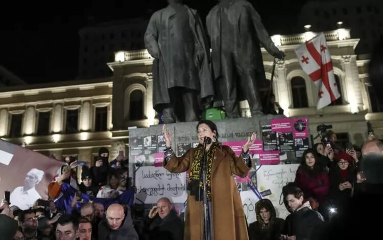 Грузинците не успяха да спрат инаугурацията на новия "президент"