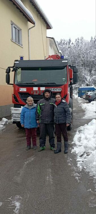 Спасиха семейство, блокирано дни наред без ток и храна в габровско