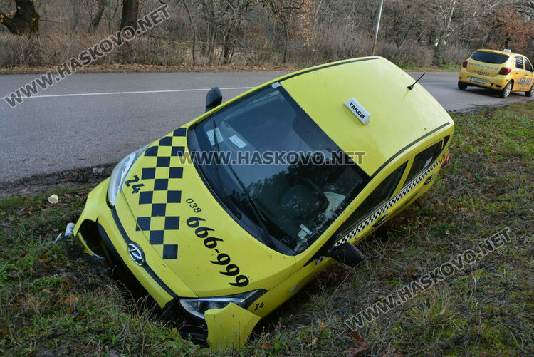 Такси катастрофира в района на Кенана, шофьорът е в болница 
