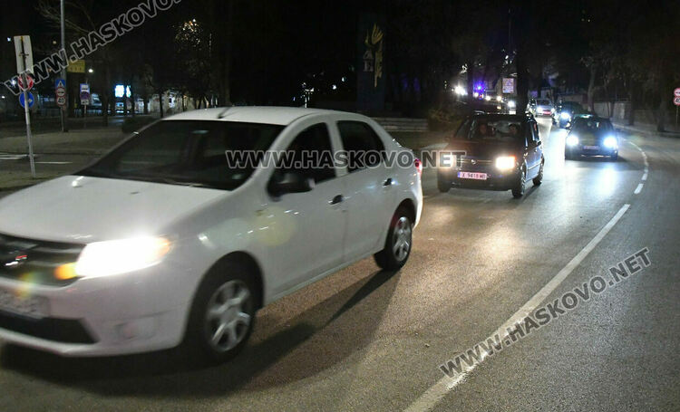 Десетки автомобили се включиха в благотворителното шествие в помощ на Станимир