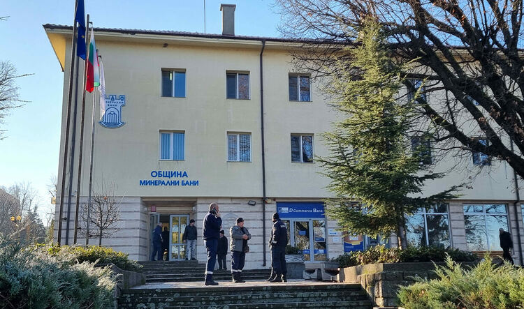 Сигнал за поставена бомба провали заседание на Общинския съвет в Минерални бани