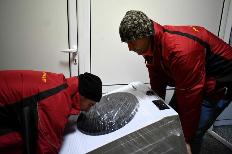 ДФ "Асеневци" и техни приятели направиха подаръци на деца от Нареченски бани