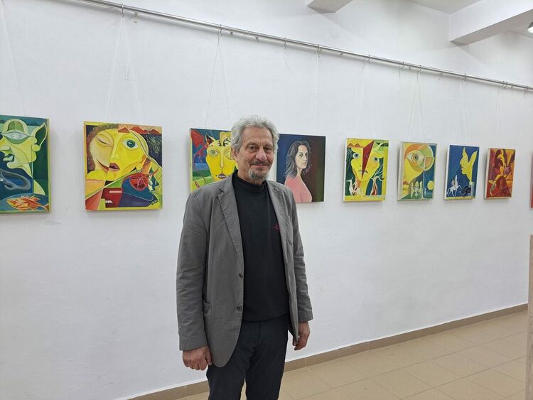 Към уникалната изложба „13 притчи без пазарна стойност“ се присъединиха и произведения на млади творци.