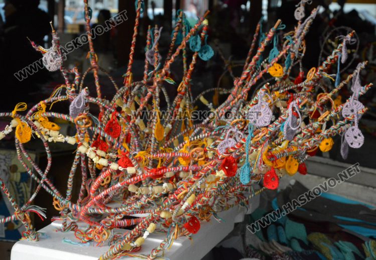 Сурвачките от 8 до 20 лева в Хасково