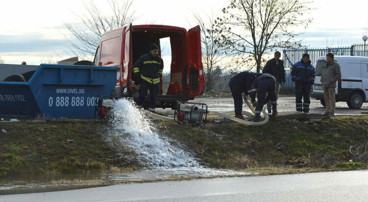 Авария на главен водопровод остави няколко квартала в Хасково без вода