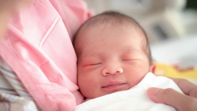 Момиче е първото бебе на 2025 г. в Кърджали