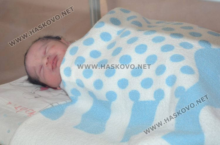 16-годишна роди първото бебе за 2025-а в Хасково