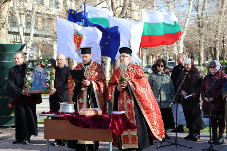 На Богоявление в Хасково честват 177 г. от рождението на Христо Ботев, водосвет на бойните знамена