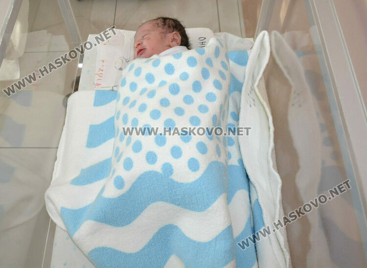 16-годишна роди първото бебе за 2025-а в Хасково