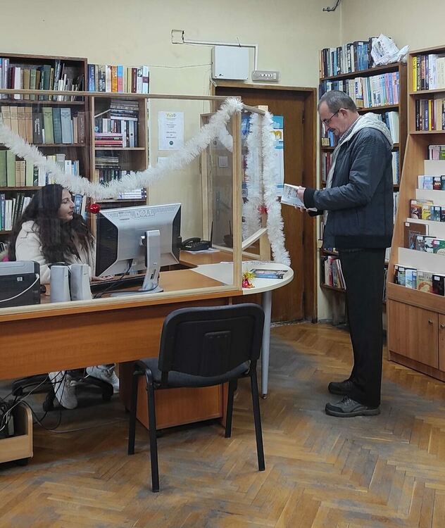 Нетърпеливи читатели на Регионалната библиотека взеха книги в първия работен ден на 2025 г.