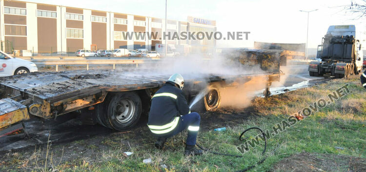 Платформа на тир се запали в движение между Димитровград и Хасково