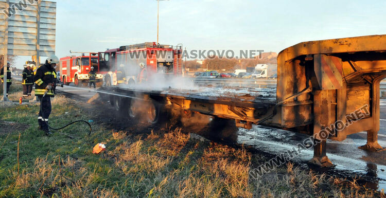 Платформа на тир се запали в движение между Димитровград и Хасково