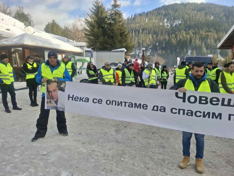 С протест настояват за обезопасяване на пистата на Мечи чал