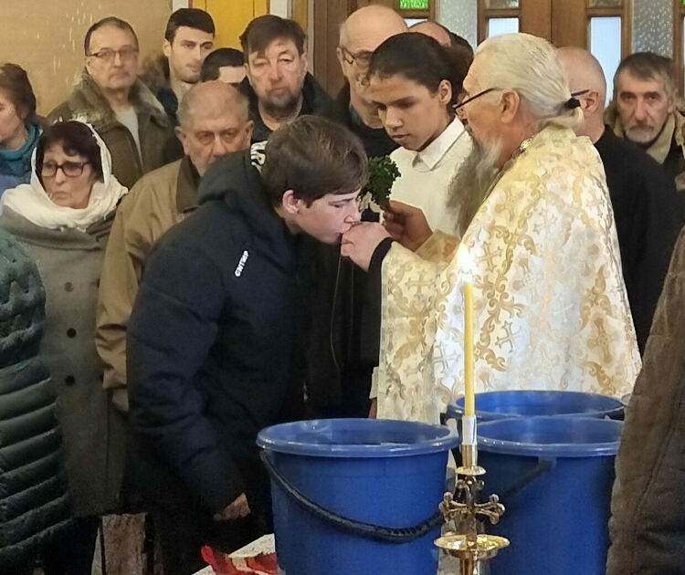Водосвет на Водици в Хасково, тази нощ небето се отваря и сбъдва желания