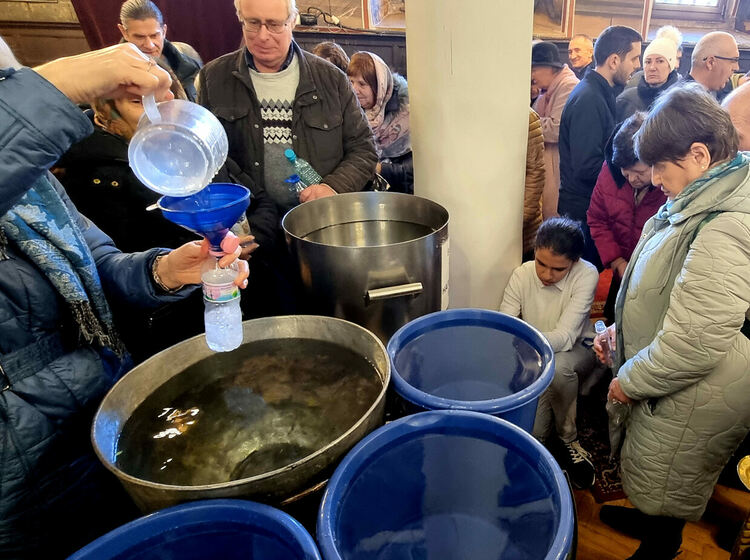 Водосвет на Водици в Хасково, тази нощ небето се отваря и сбъдва желания