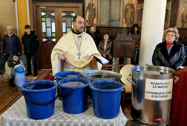 Водосвет на Водици в Хасково, тази нощ небето се отваря и сбъдва желания