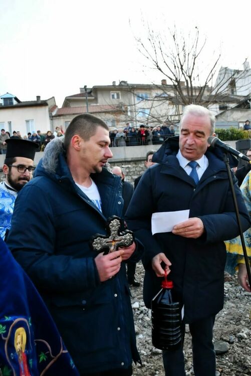 32-годишния Мартин спаси богоявленския кръст в Асеновград 