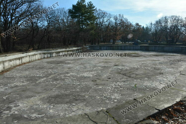 Започна разчистване на езерото в „Кенана“ и терена край него